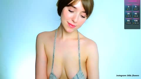 Snapshot of litlle_flowers chatting on December 1, 9:28 pm Lana online show from December 1, 9:28 pm