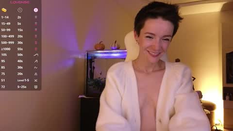 Snapshot of litllle_alis_a chatting on October 2, 7:34 pm Alisa online show from October 2, 7:34 pm