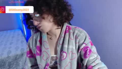 Snapshot of little__amy_ chatting on February 19, 5:27 am  AMY  online show from February 19, 5:27 am