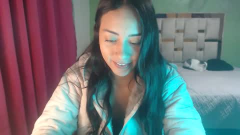 Aliciaparaisss online show from December 3, 12:42 am