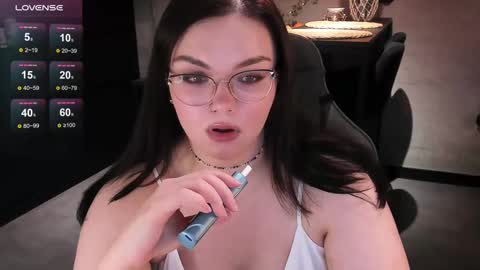 Snapshot of little_bambii_ chatting on March 4, 1:49 pm Eva online show from March 4, 1:49 pm