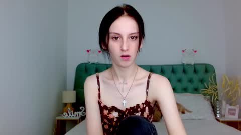 Snapshot of little_mollee chatting on September 22, 9:41 pm little_mollee online show from September 22, 9:41 pm