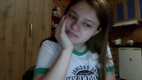little_shygirl_ online show from September 19, 2:16 am