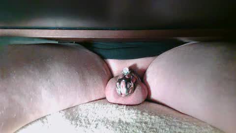 Snapshot of littleclitty247 chatting on December 5, 3:12 pm Littlleclitty247 online show from December 5, 3:12 pm