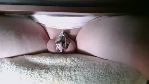 Snapshot of littleclitty247 chatting on December 3, 5:17 pm Littlleclitty247 online show from December 3, 5:17 pm