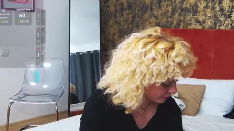 LittleCurlyGirll online show from February 10, 9:07 pm