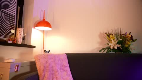 Emily Hill online show from November 28, 9:22 pm