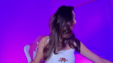 littlee_emma_ online show from February 6, 3:32 am