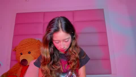Snapshot of littlee_emma_ chatting on March 3, 3:08 am littlee_emma_ online show from March 3, 3:08 am