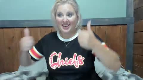 Snapshot of littlelisa1 chatting on September 22, 2:48 am lisanixs online show from September 22, 2:48 am