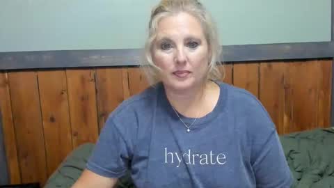 Snapshot of littlelisa1 chatting on September 21, 2:37 am lisanixs online show from September 21, 2:37 am