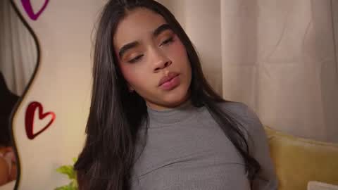 littletammy_ online show from February 11, 3:16 pm