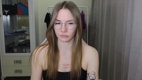 Snapshot of littlevildevil chatting on January 15, 2:13 pm Eliana online show from January 15, 2:13 pm