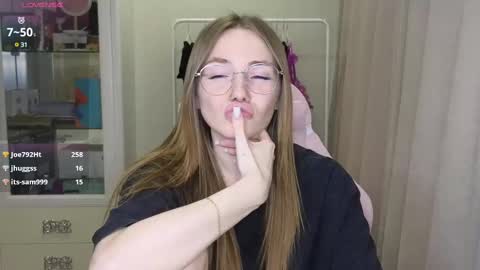 Snapshot of littlevildevil chatting on March 10, 2:05 pm Eliana online show from March 10, 2:05 pm