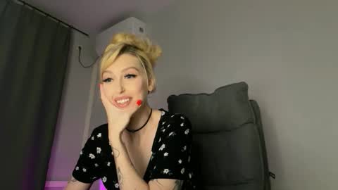 Liya Ray online show from September 28, 4:49 pm