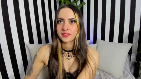 Liz  online show from December 3, 2:01 am