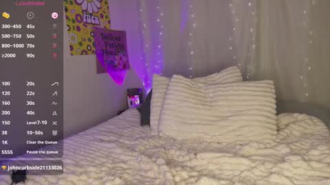 Snapshot of lizableu chatting on March 6, 10:26 pm Liza Bleu online show from March 6, 10:26 pm