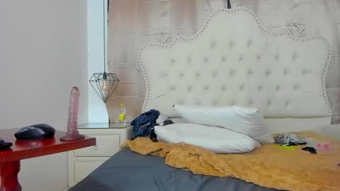 lizANDjuan online show from November 20, 2:21 am