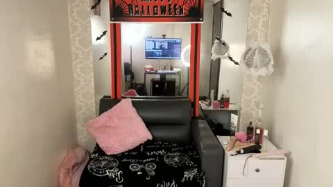 Snapshot of lizha_milf chatting on October 20, 5:07 pm Lizha online show from October 20, 5:07 pm