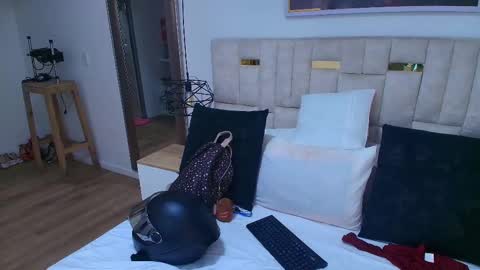 Snapshot of lizz_tender chatting on October 9, 11:59 am Lizz online show from October 9, 11:59 am