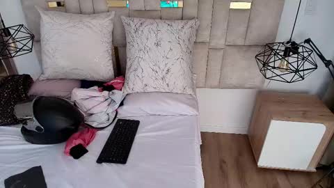 Snapshot of lizz_tender chatting on October 16, 12:49 pm Lizz online show from October 16, 12:49 pm