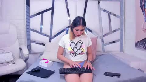 Snapshot of lizzahot69 chatting on October 17, 2:59 am Lizza online show from October 17, 2:59 am