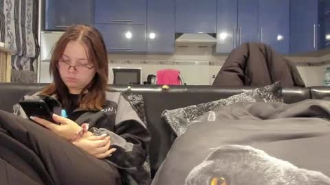 lizzi_muur online show from February 14, 2:12 pm