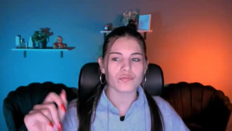 Snapshot of lizzie_boom chatting on October 19, 9:25 am lizzie_boom online show from October 19, 9:25 am