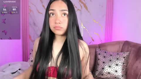 lizziee_m online show from May 5, 1:17 pm