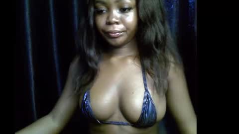 Snapshot of lizzy_petite chatting on October 8, 12:00 pm lizzy online show from October 8, 12:00 pm
