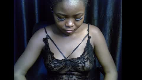 Snapshot of lizzy_petite chatting on October 12, 7:49 pm lizzy online show from October 12, 7:49 pm
