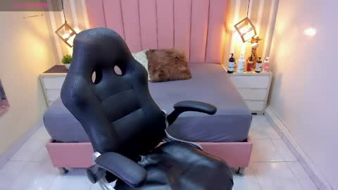 Lizzy online show from April 12, 7:40 pm