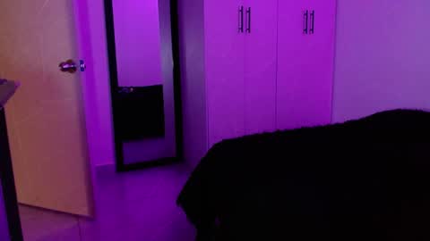 lliamm 2 online show from April 9, 5:33 am