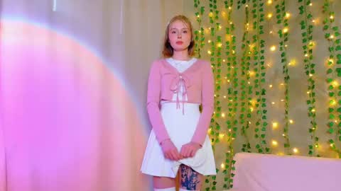 llovelymia online show from May 11, 3:46 am
