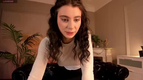 Ashley Urban online show from February 28, 10:30 am