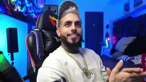 logan_hugh8 online show from February 3, 6:22 am