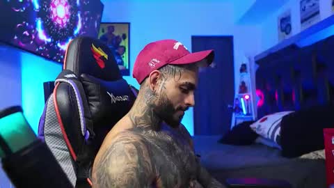 logan_hugh8 online show from February 4, 6:50 am