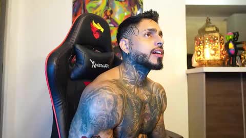 logan_hugh8 online show from September 24, 4:30 am