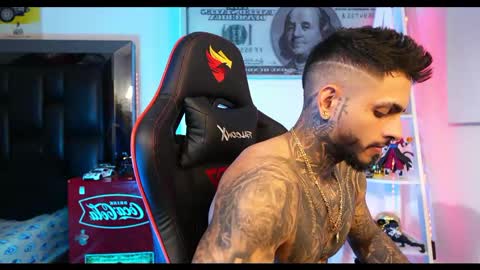 logan_hugh8 online show from February 26, 9:12 am