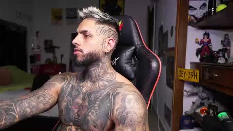 logan_hugh8 online show from April 29, 2:38 am