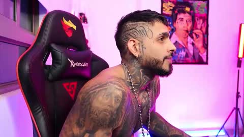 logan_hugh8 online show from October 17, 3:10 am