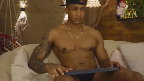 logan_varela online show from December 15, 12:56 pm