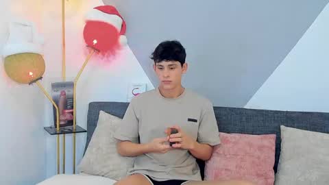 loganoficialx online show from December 19, 8:24 am