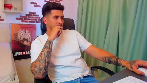 LoganStroud online show from July 28, 9:51 am