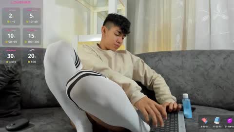 Snapshot of logantwink18 chatting on September 17, 2:53 pm logantwink18 online show from September 17, 2:53 pm