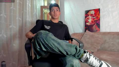 logantwink18 online show from March 24, 1:39 pm