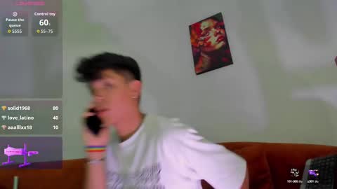 Snapshot of logantwink18 chatting on October 12, 11:06 pm logantwink18 online show from October 12, 11:06 pm