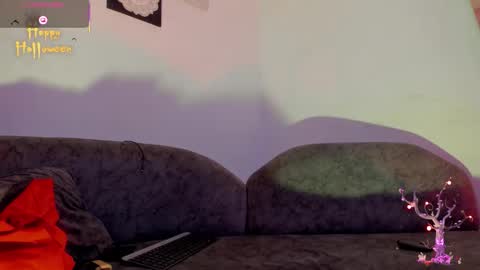 Snapshot of logantwink18 chatting on October 5, 6:00 am logantwink18 online show from October 5, 6:00 am