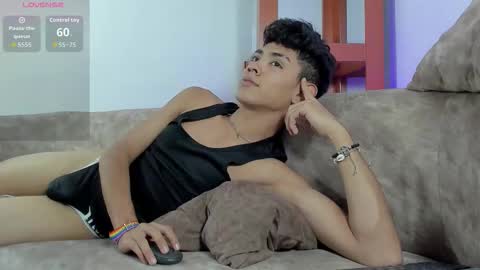 logantwink18 online show from November 4, 6:31 pm