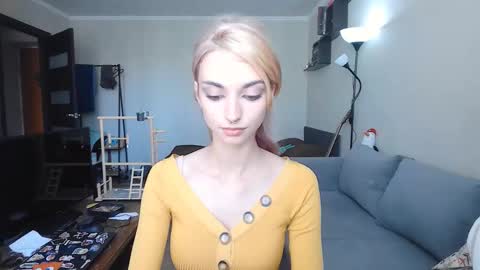 Snapshot of loisepadovano chatting on September 27, 10:13 am Amelia online show from September 27, 10:13 am